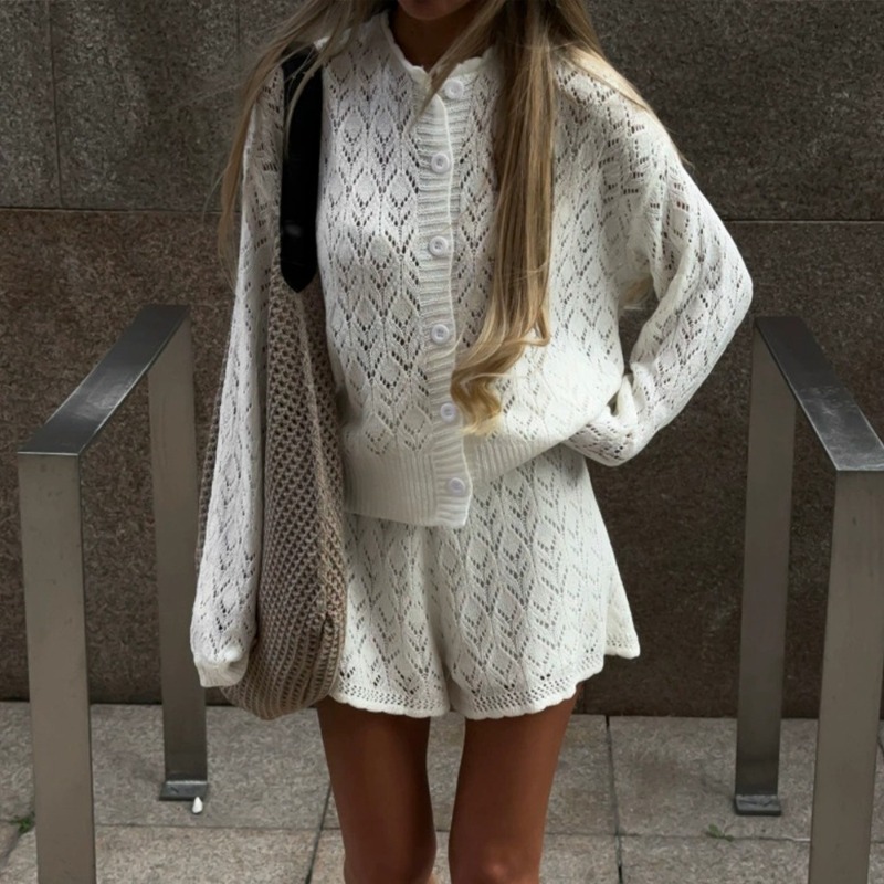 Tuularose White Knit Shorts 2- - Mens Fashion Jumpers reseña y precio