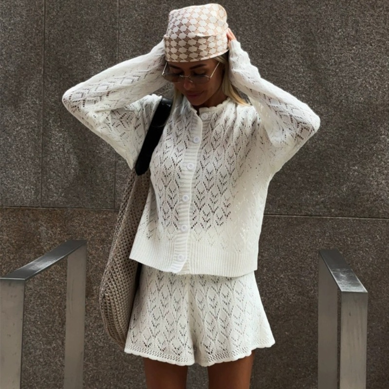 Tuularose White Knit Shorts 2- - Mens Fashion Jumpers reseña y precio